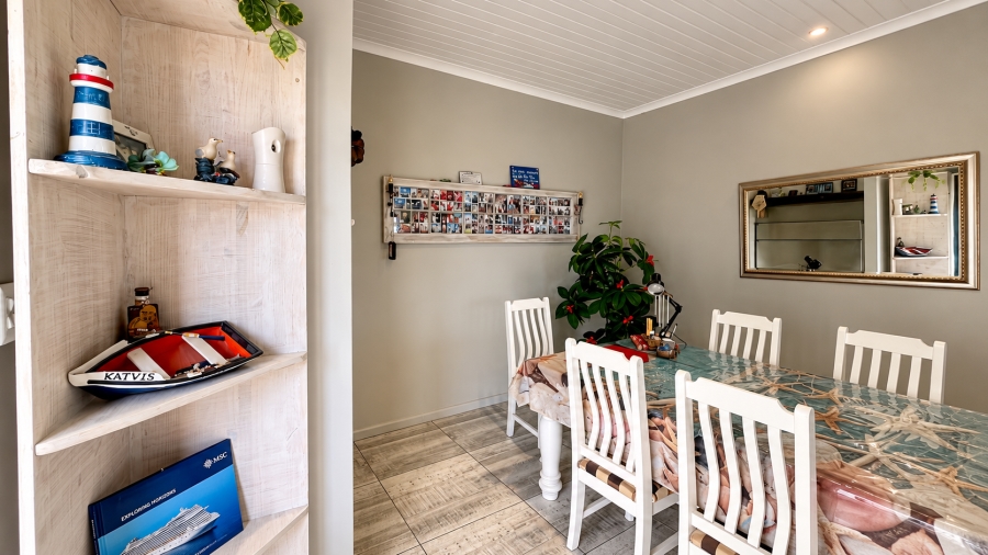 2 Bedroom Property for Sale in Hoogland Western Cape